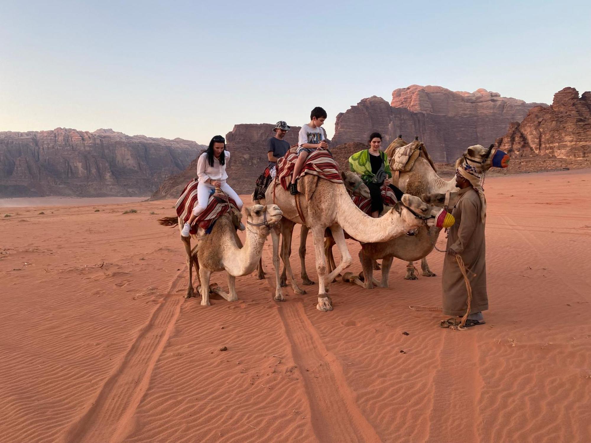 Bed and Breakfast Bedouin Memories Camp Wadi Rum Exterior foto